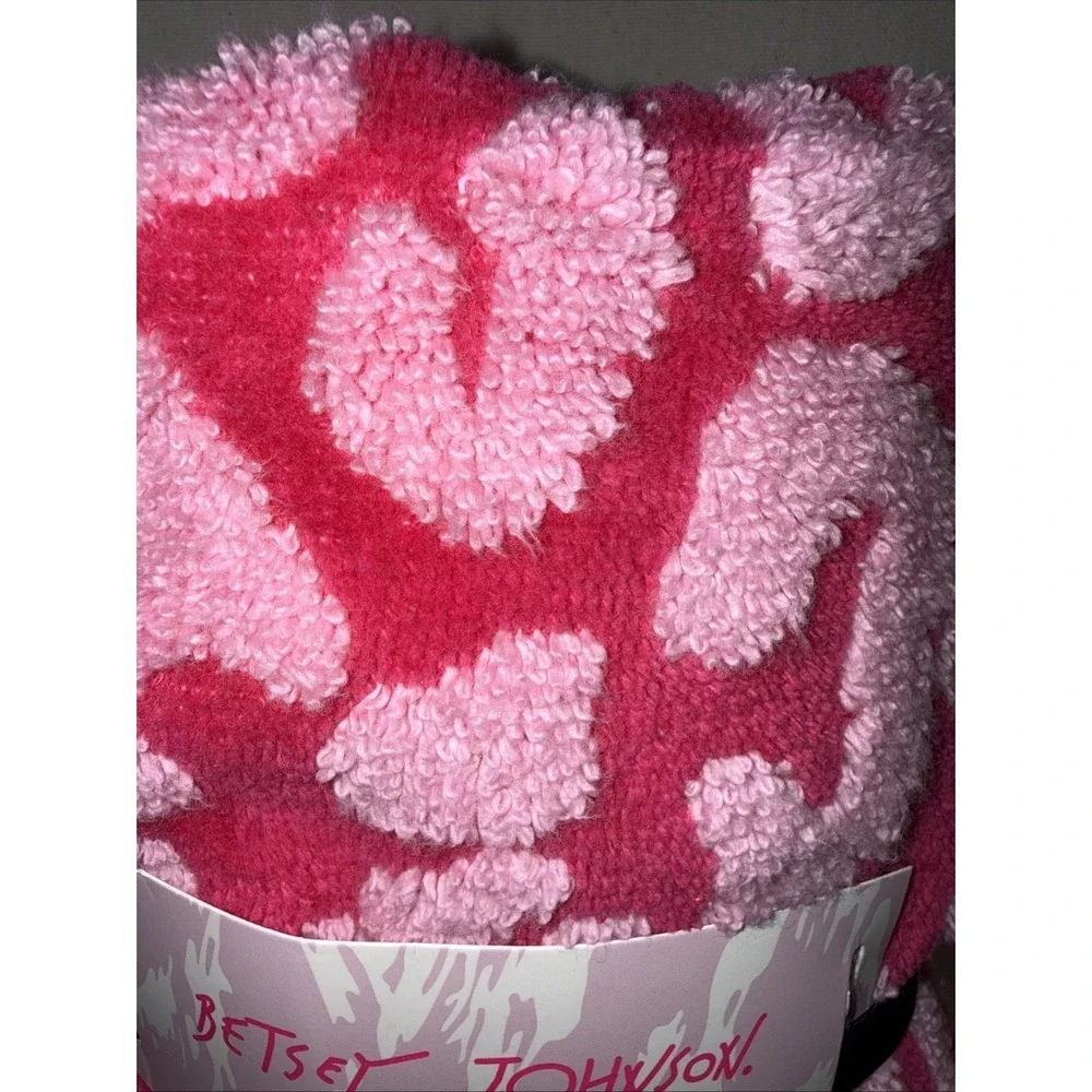 NEW Betsey Johnson 2 Pc Hand Towel Set Pink Heart 100% Cotton